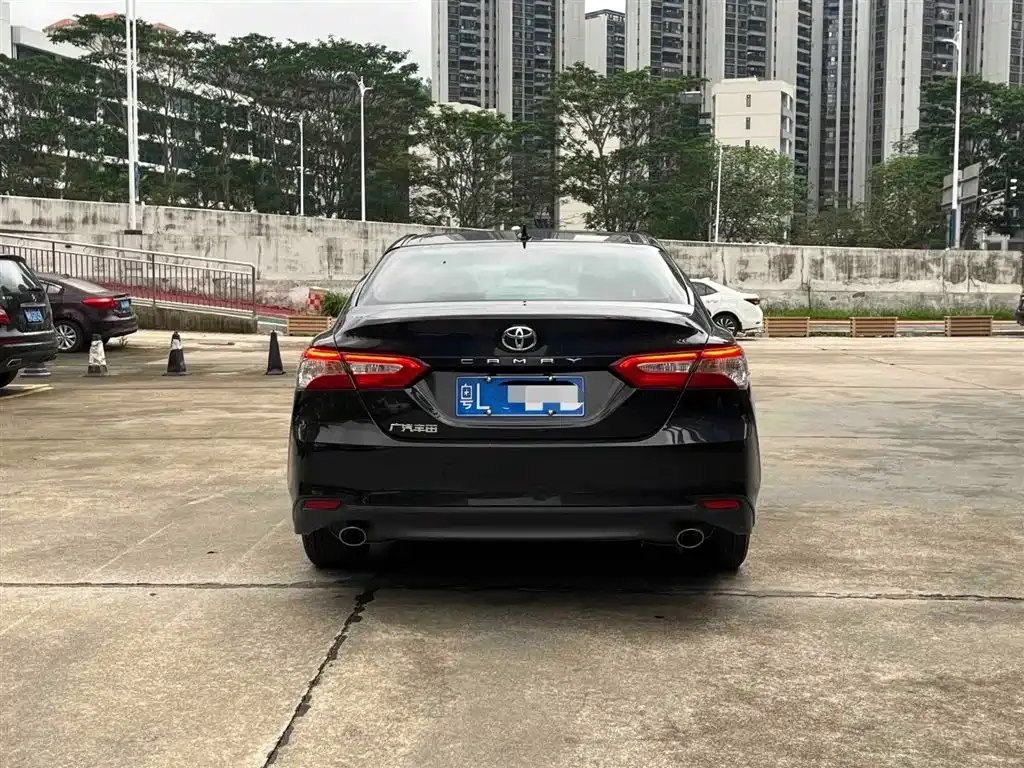 Toyota Camry — фото 4