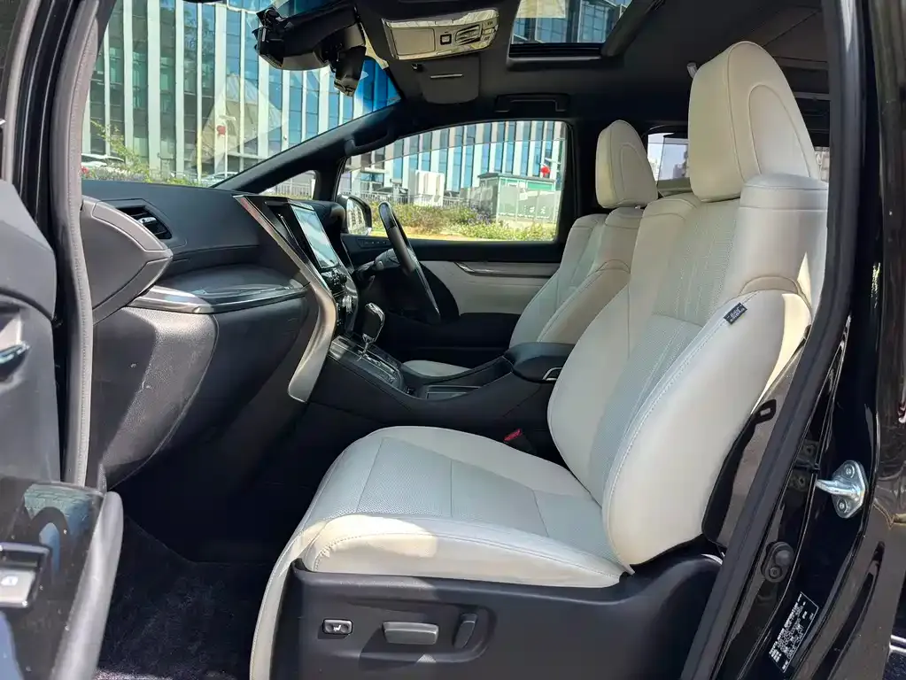 Toyota Alphard — фото 10