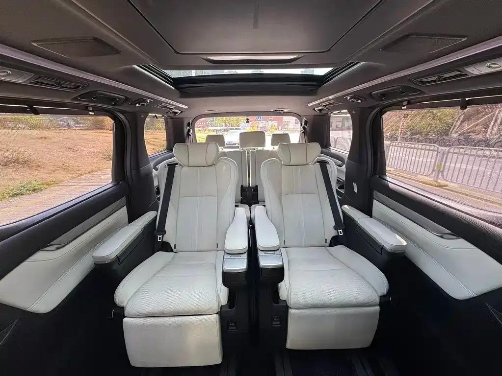 Toyota Alphard — фото 3