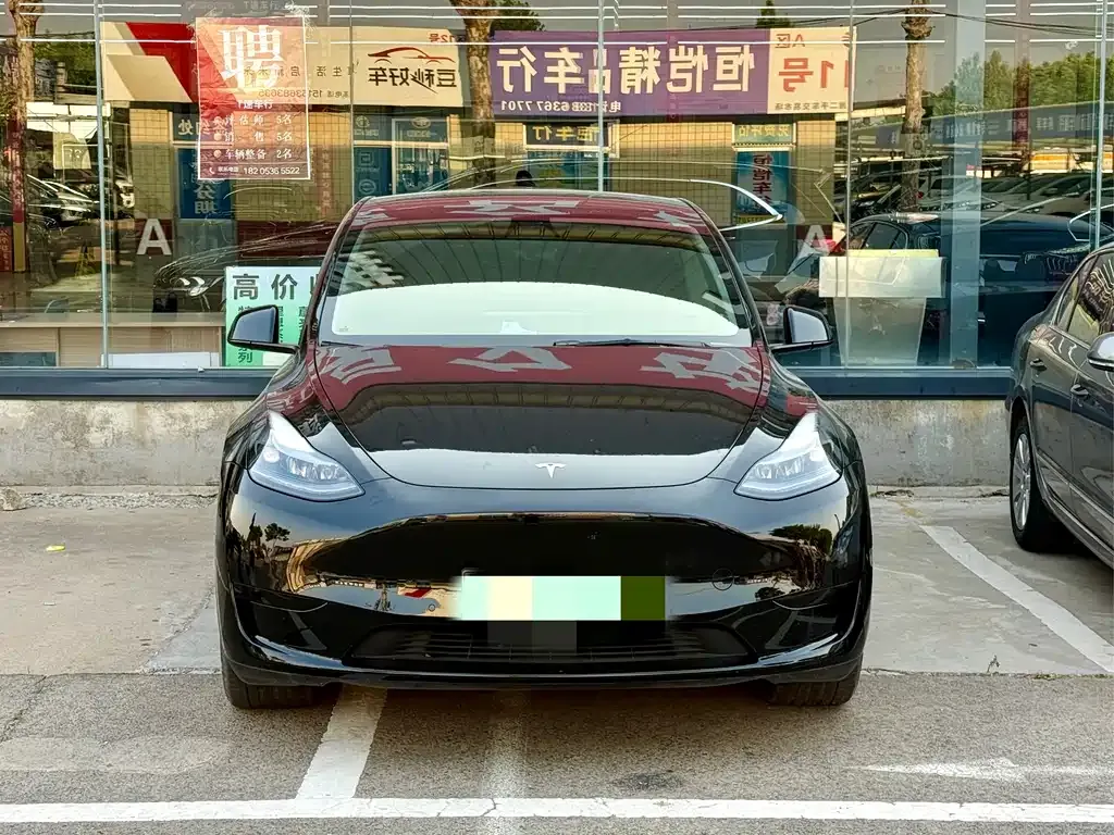 Tesla Model Y — фото 1