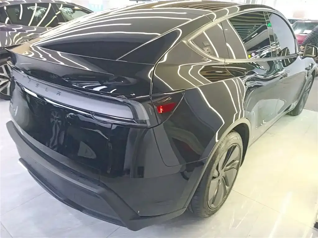 Tesla Model Y — фото 5