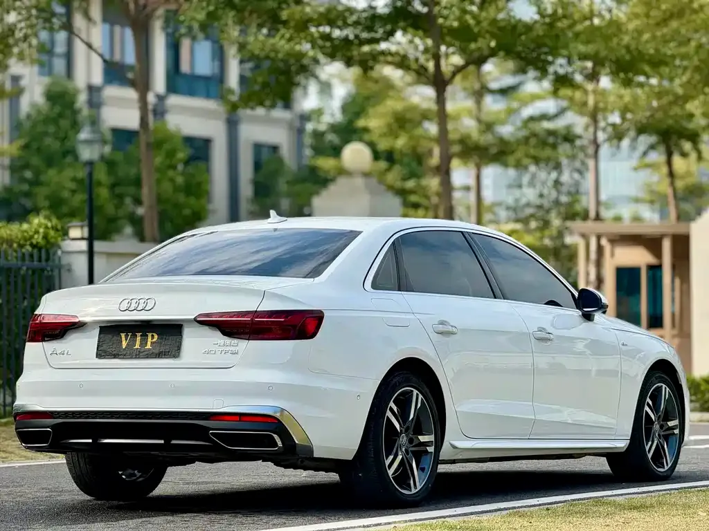 Audi A4L — фото 2