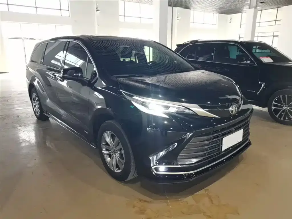 Toyota Sienna — фото 2