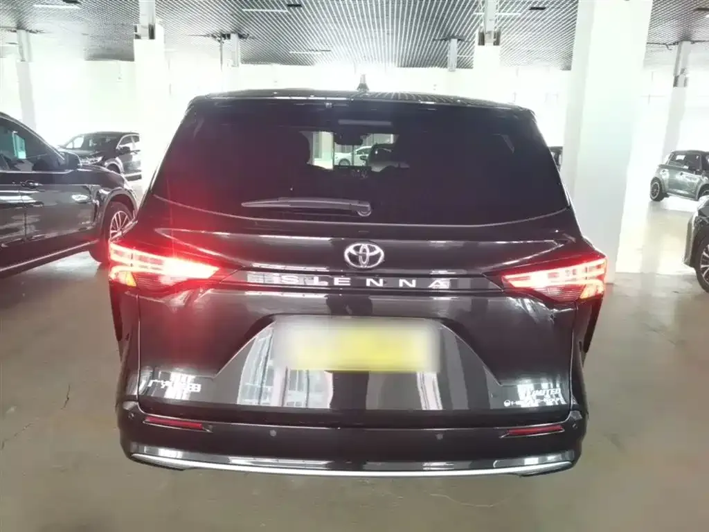 Toyota Sienna — фото 8