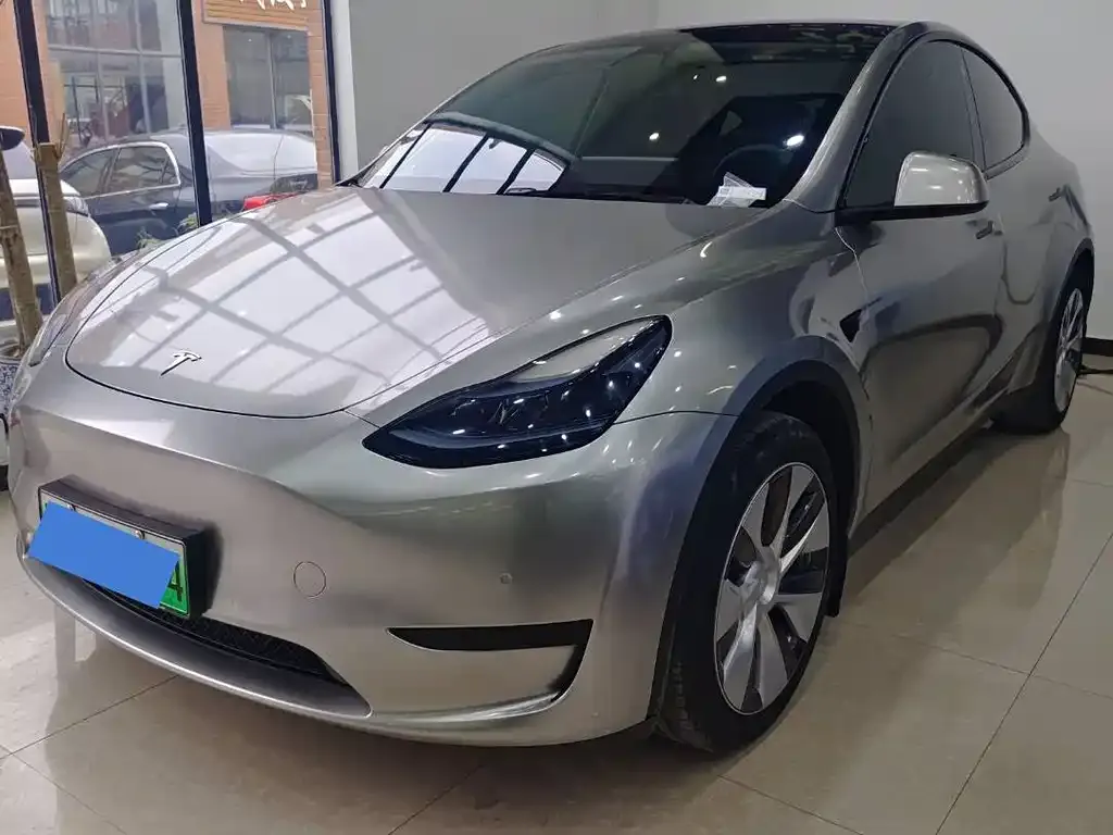 Tesla Model Y — фото 1