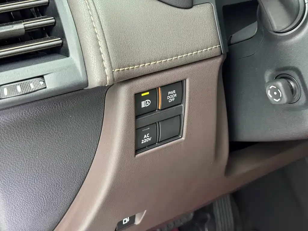Toyota Alphard — фото 10