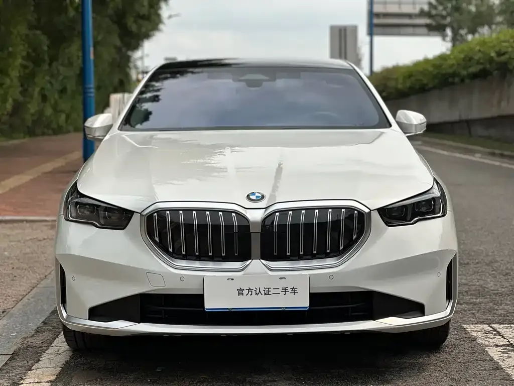 BMW 5 Series — фото 4