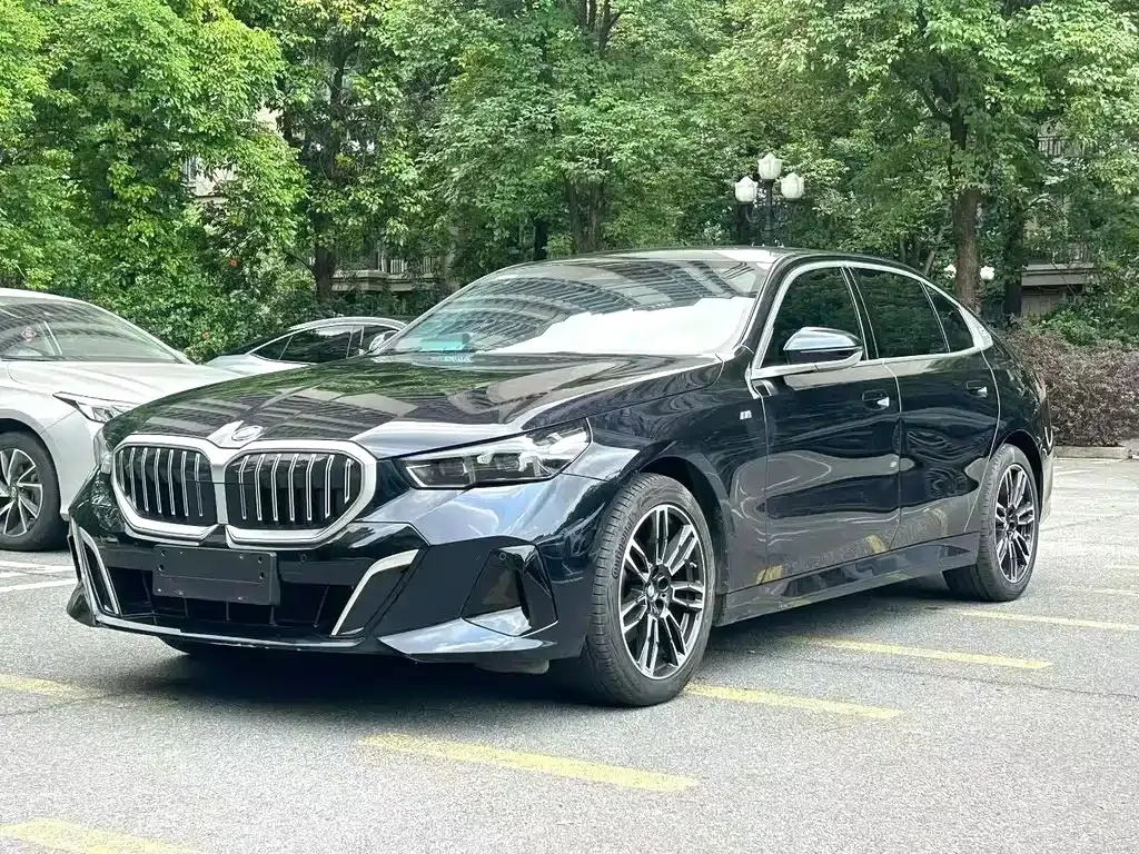BMW 5 Series — фото 1