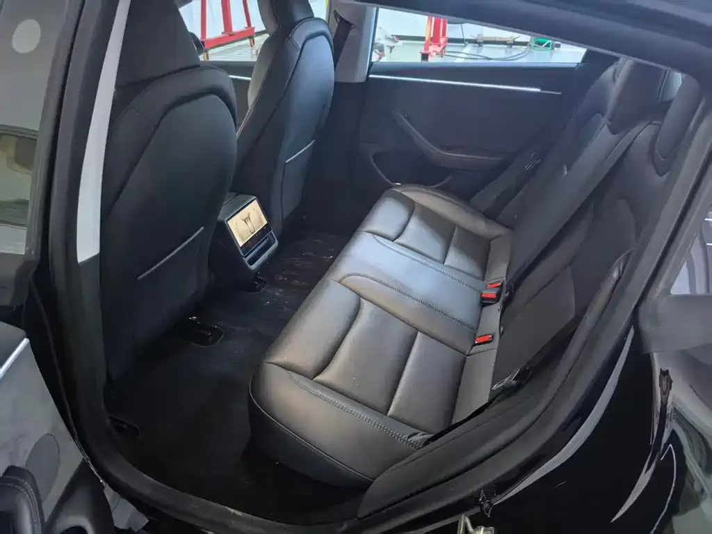 Tesla Model 3 — фото 3