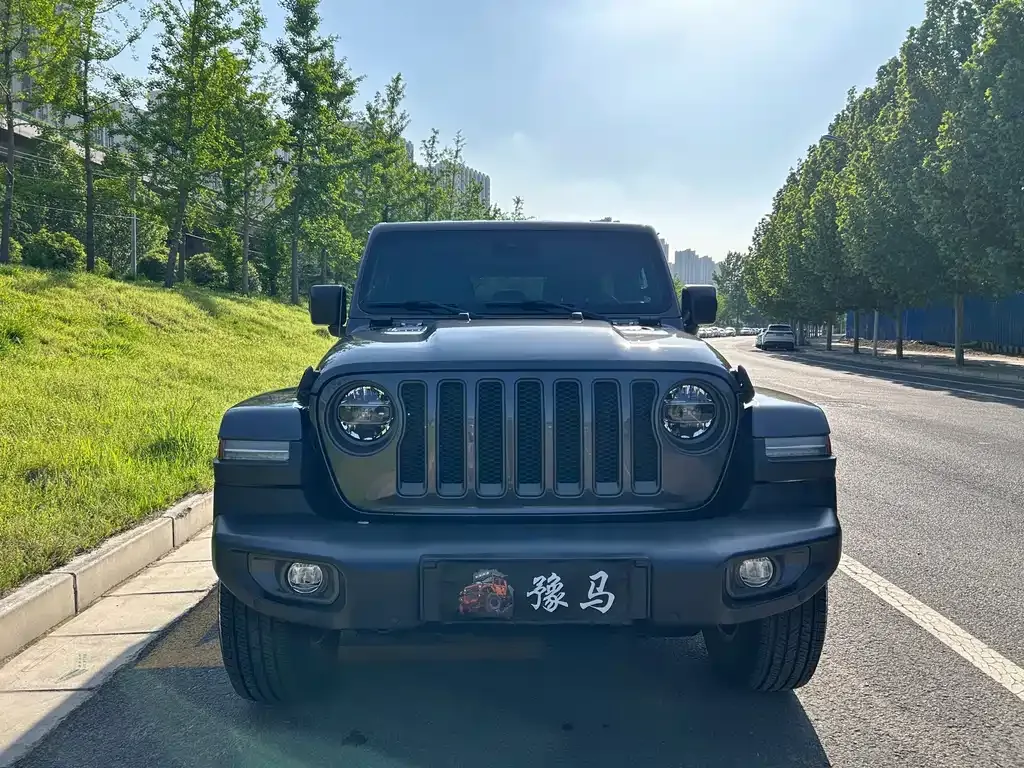 Jeep Wrangler — фото 10
