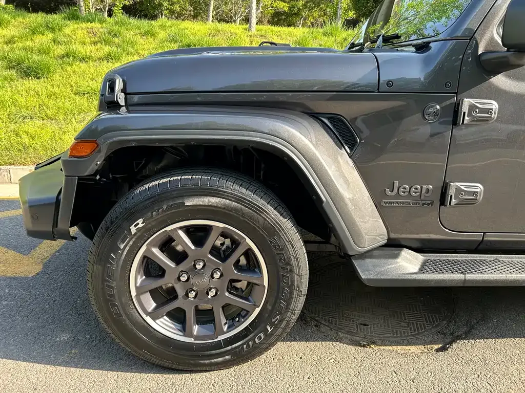 Jeep Wrangler — фото 7