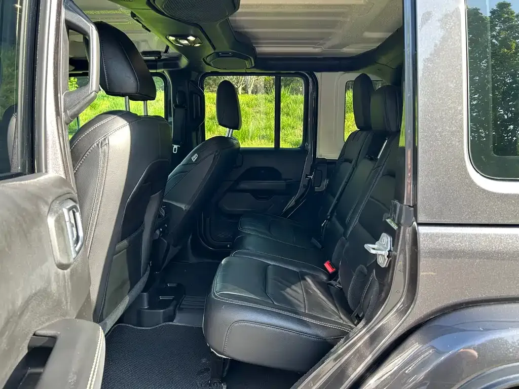 Jeep Wrangler — фото 4