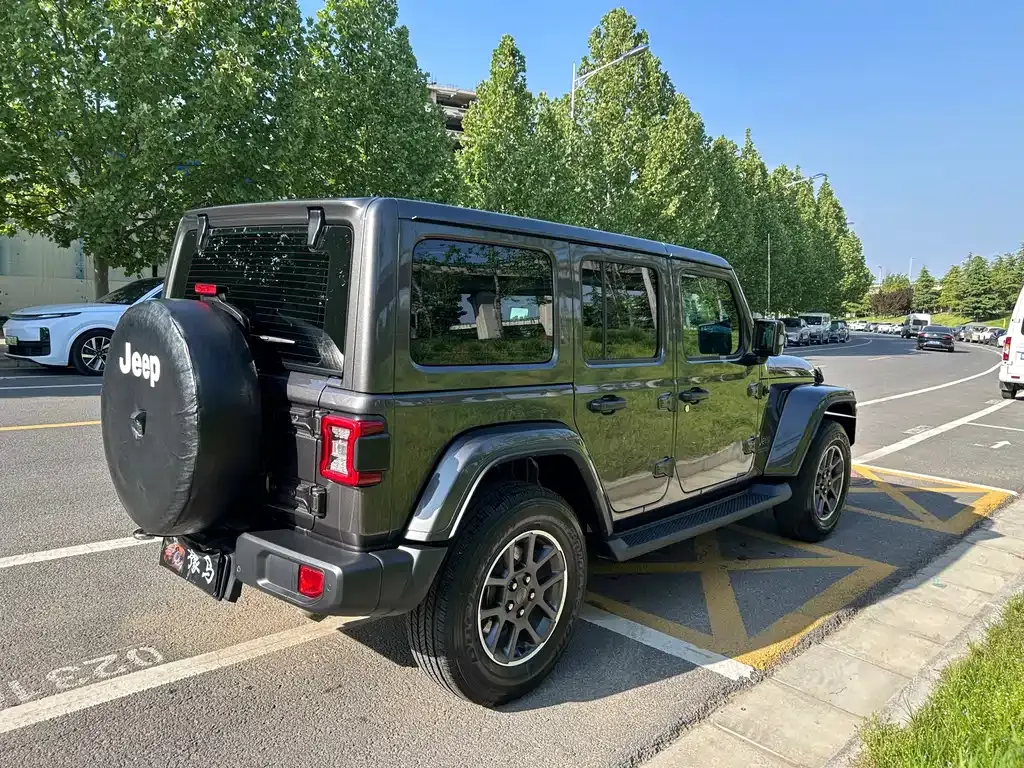 Jeep Wrangler — фото 6