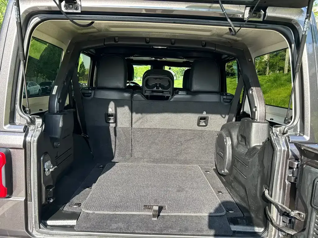 Jeep Wrangler — фото 9