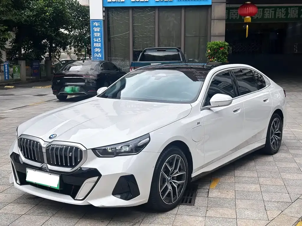 BMW i5
