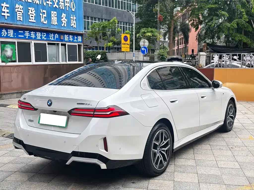 BMW i5 2025 из CN, фото 10