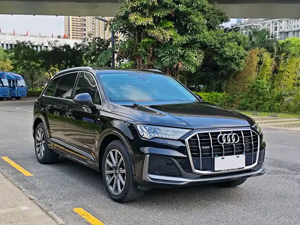 Audi Q7 2021 из CN, фото 9