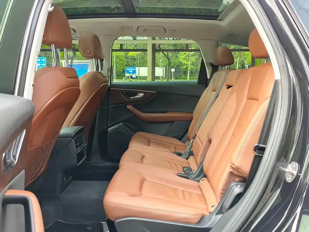 Audi Q7 2021 из CN, фото 6