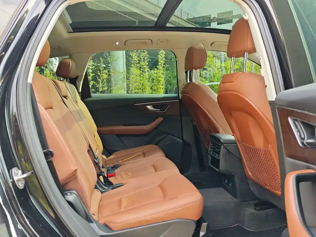 Audi Q7 2021 из CN, фото 5