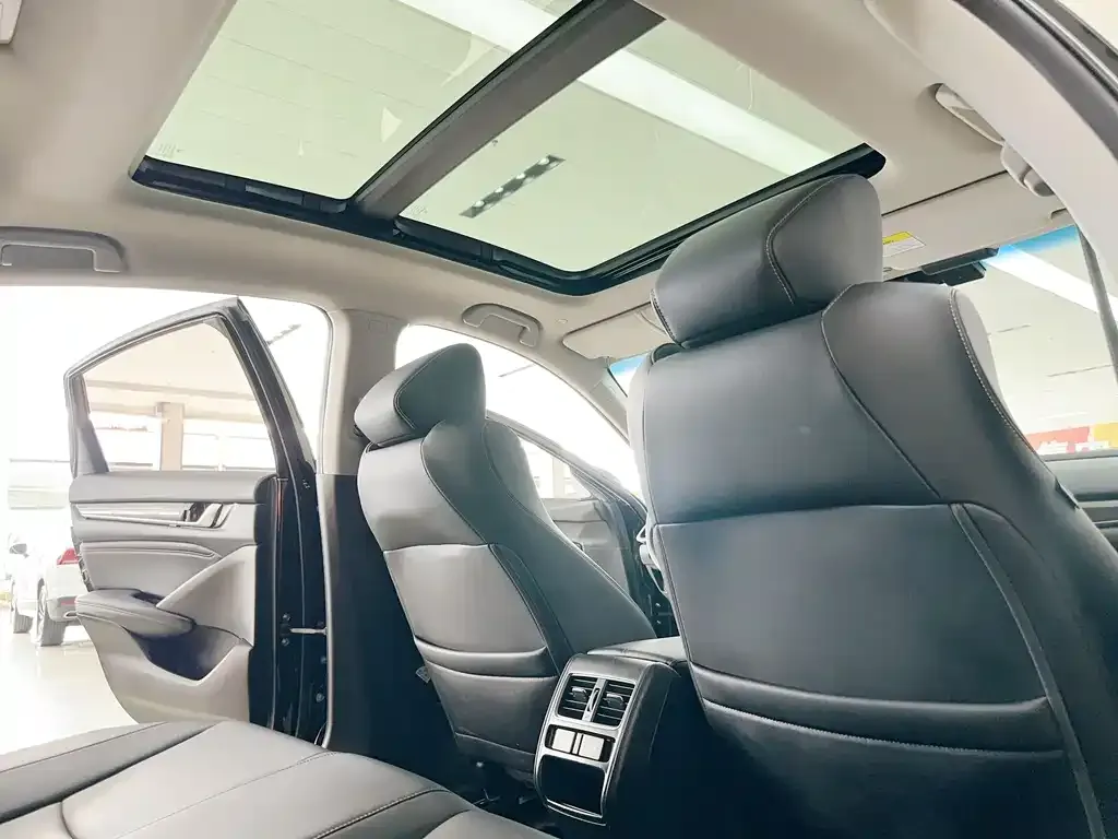 Honda Accord — фото 8