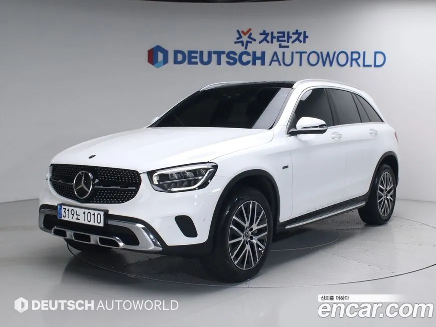 Mercedes-Benz GLC-Class GLC300e 4MATIC 1