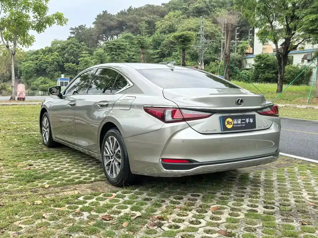 Lexus ES — фото 7