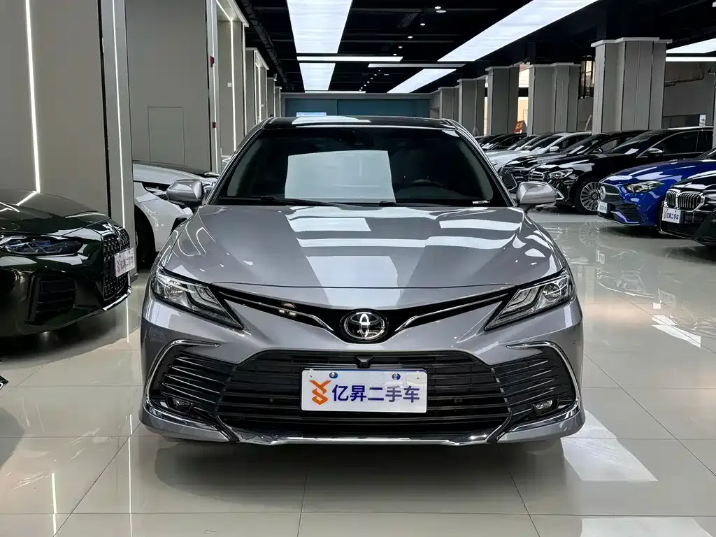 Toyota Camry — фото 3
