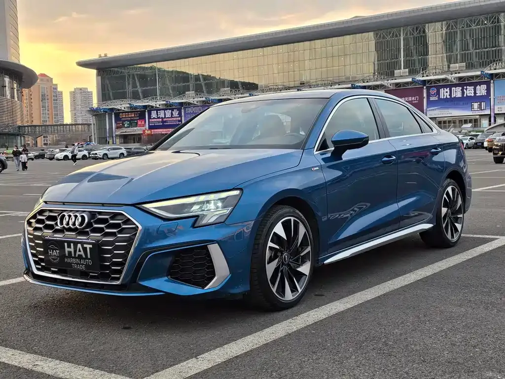 Audi A3 — фото 1
