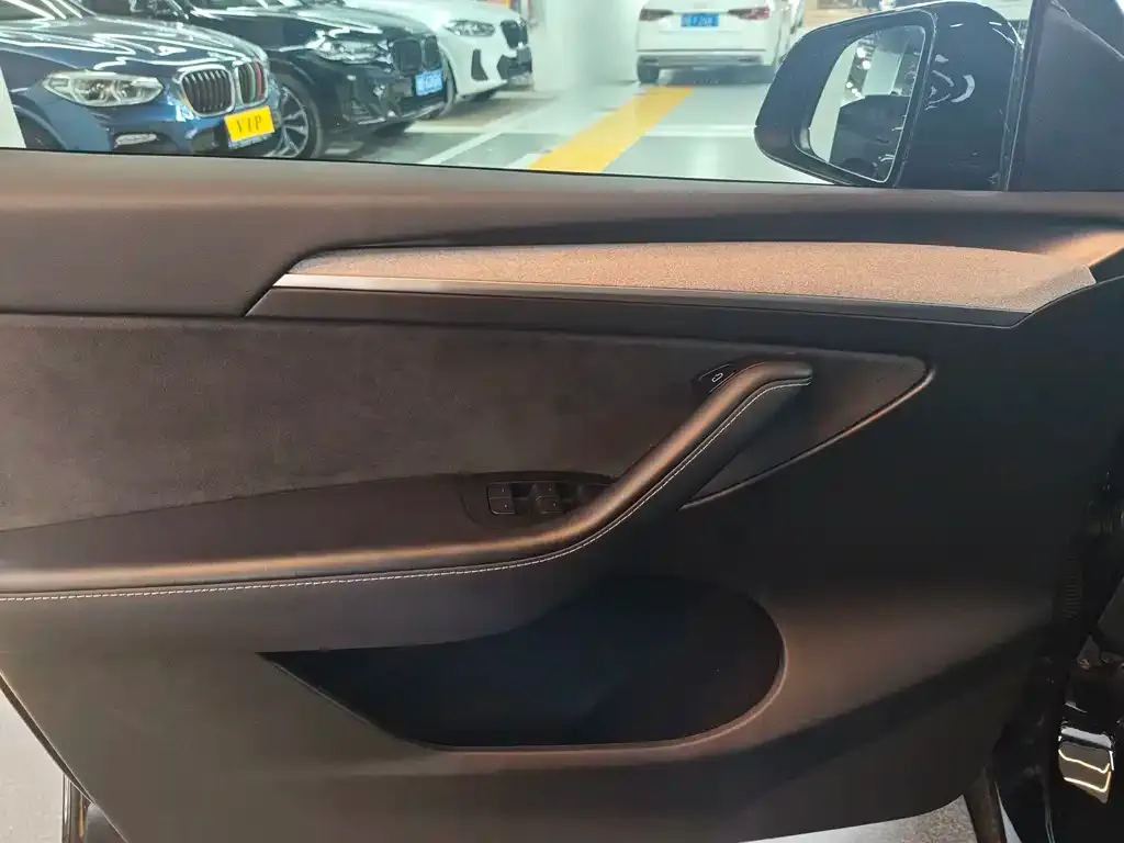 Tesla Model Y 2023 из CN, фото 2
