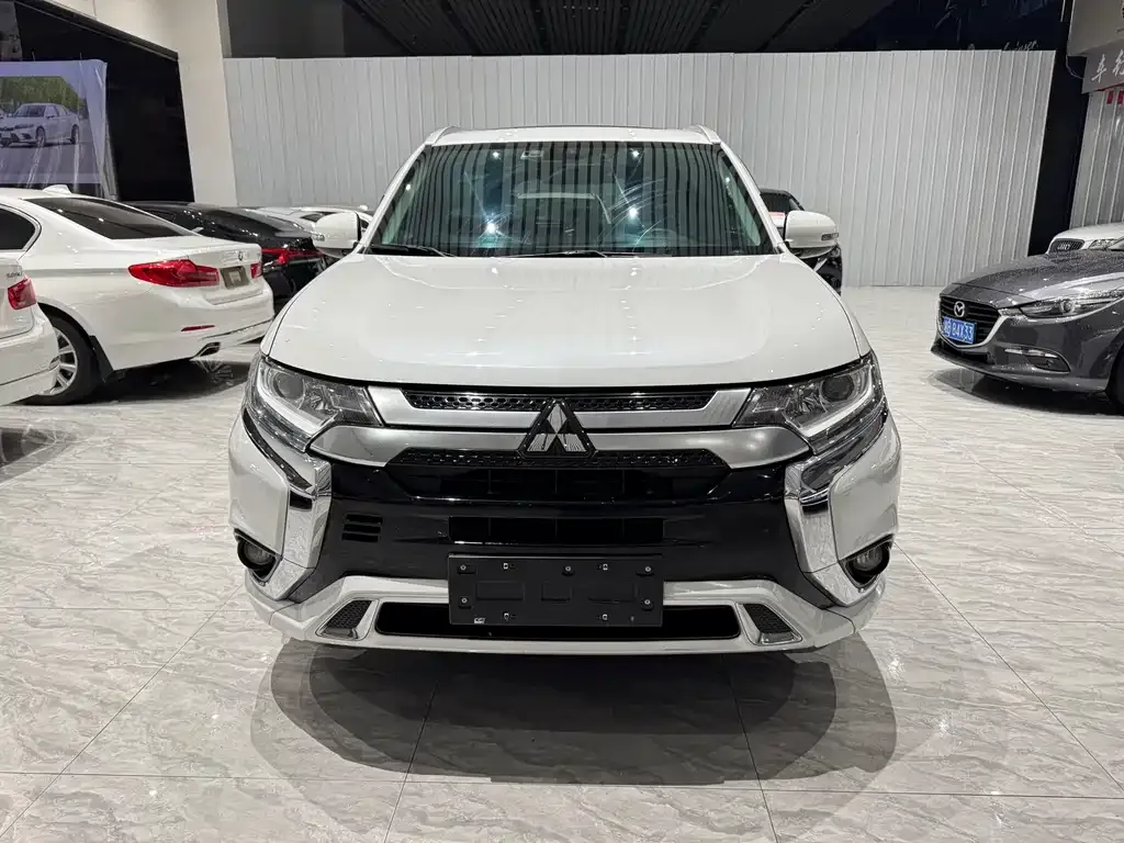 Mitsubishi Outlander — фото 6