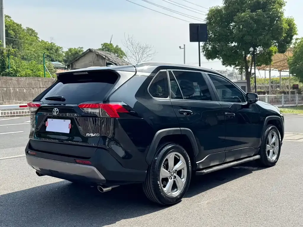 Toyota RAV4 — фото 2