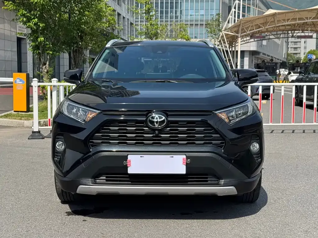 Toyota RAV4 — фото 9
