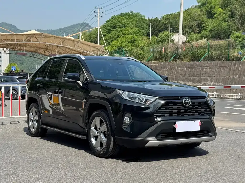 Toyota RAV4 — фото 6