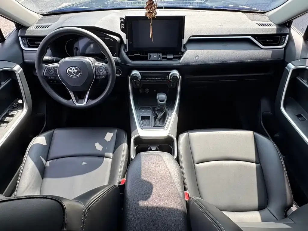 Toyota RAV4 — фото 8