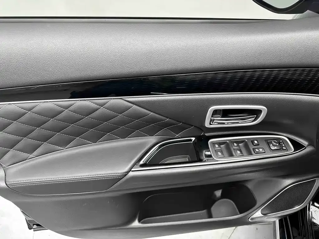 Mitsubishi Outlander — фото 10