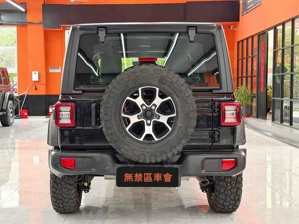 Jeep Wrangler — фото 4