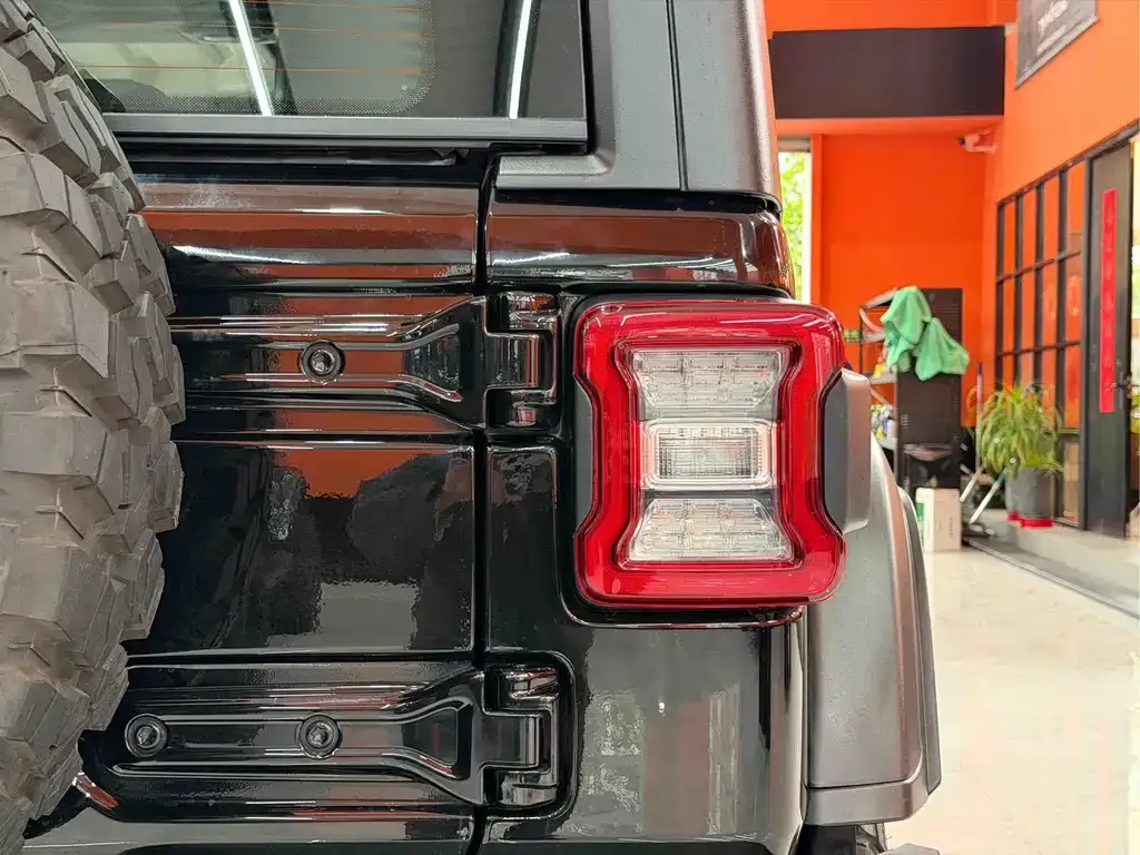 Jeep Wrangler — фото 2
