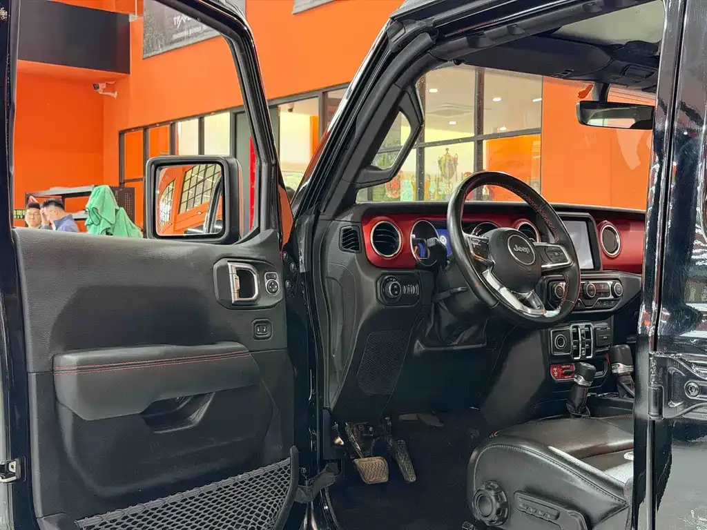 Jeep Wrangler — фото 6