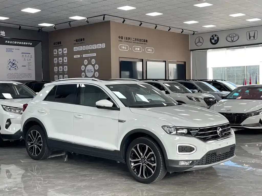 Volkswagen T-Roc — фото 10