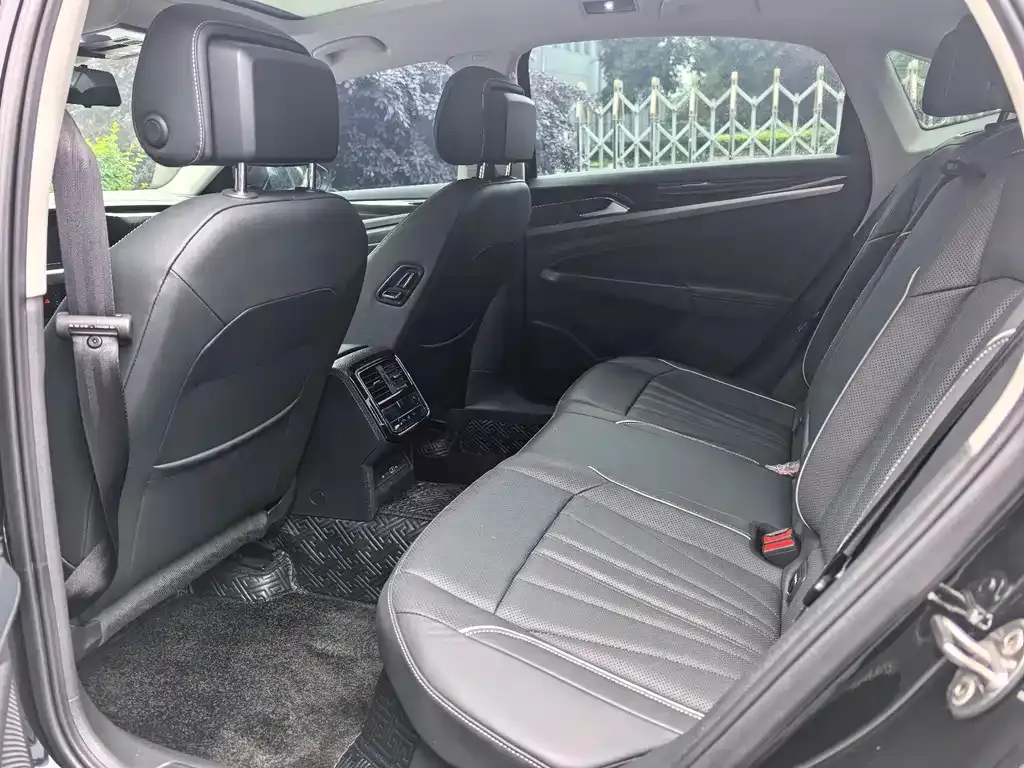Volkswagen Passat — фото 2