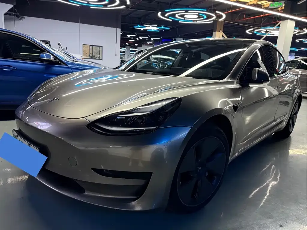 Tesla Model 3 — фото 1