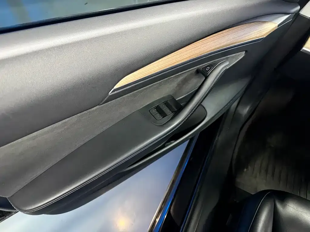 Tesla Model 3 — фото 7