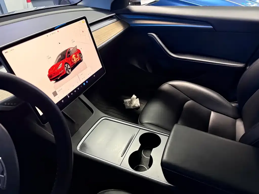 Tesla Model 3 — фото 9