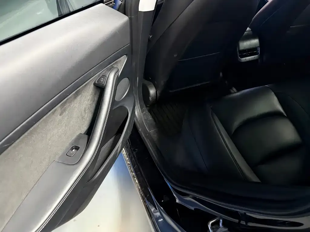 Tesla Model 3 — фото 4