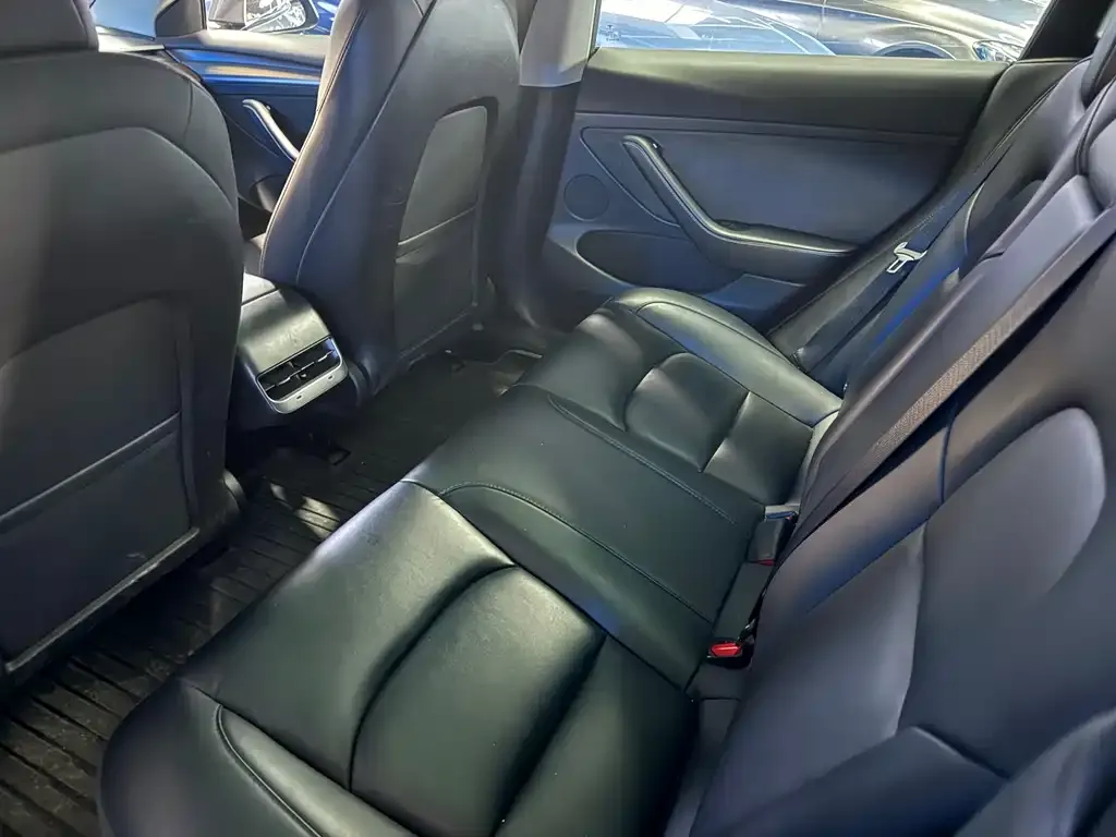 Tesla Model 3 — фото 3