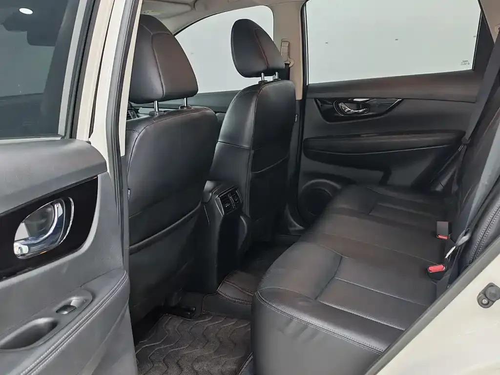 Nissan X-Trail — фото 10