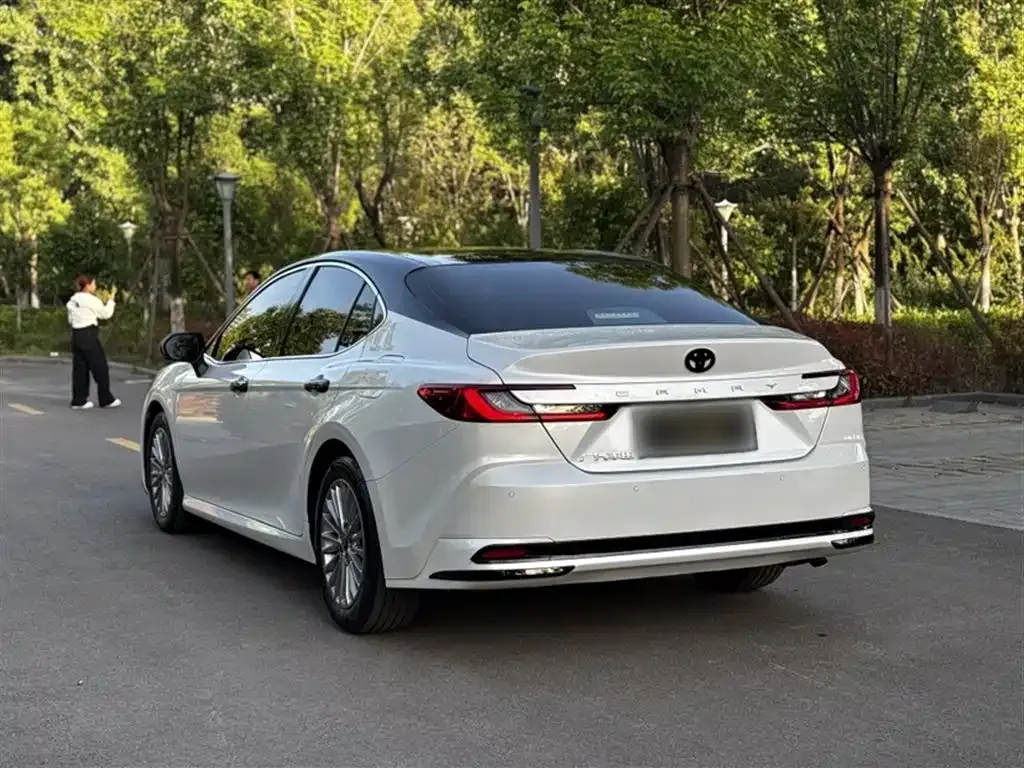Toyota Camry — фото 9