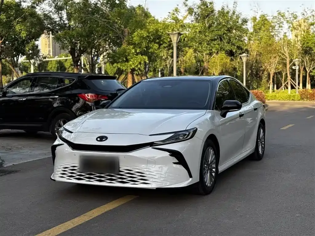Toyota Camry — фото 5