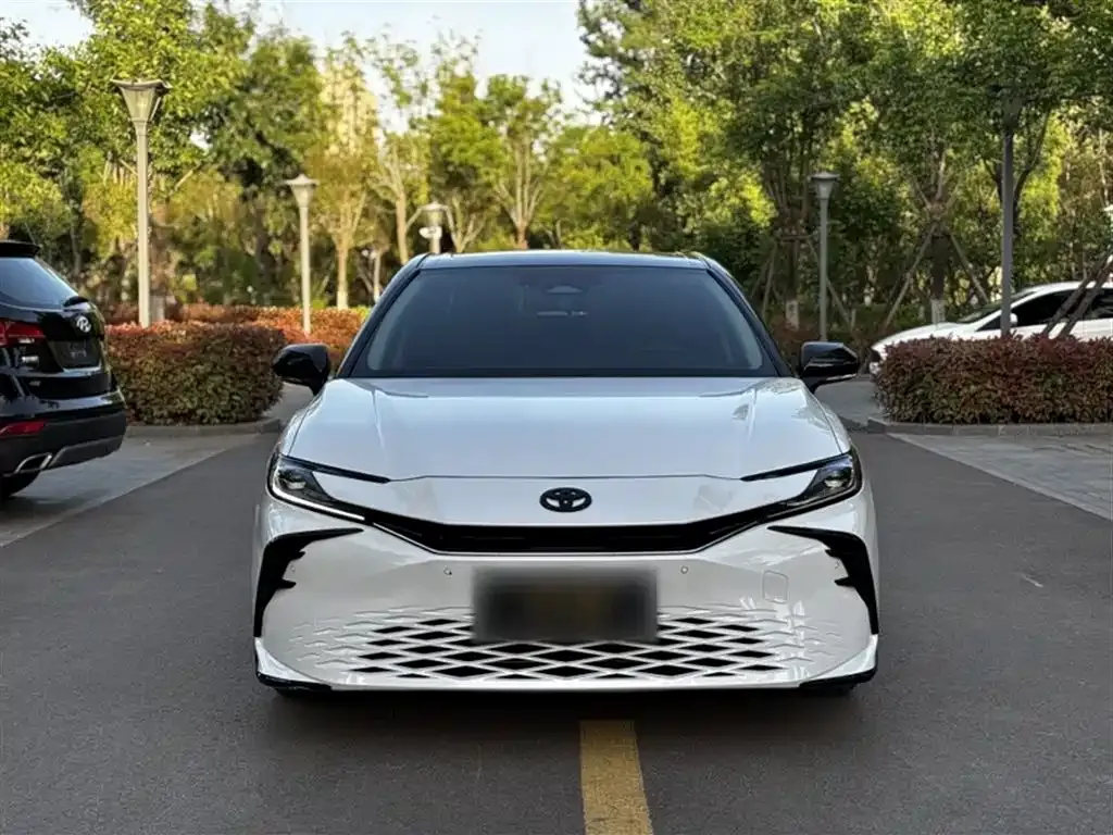 Toyota Camry — фото 8