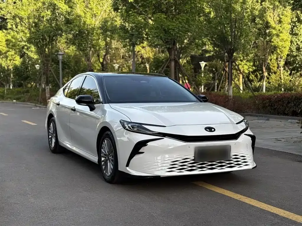 Toyota Camry — фото 10
